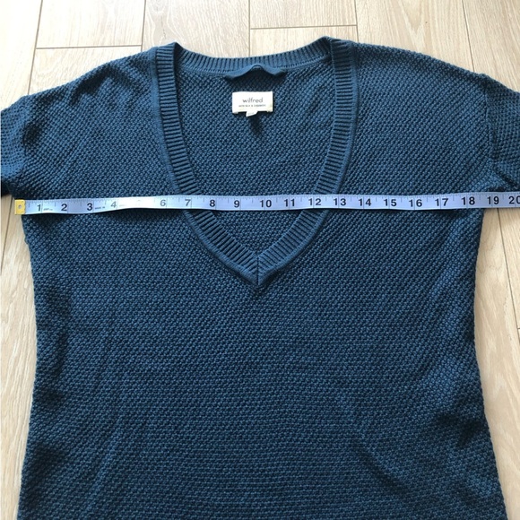 Aritzia Wilfred Galois Silk Cashmere Blend Deep V Neck Light Sweater - Picture 10 of 13